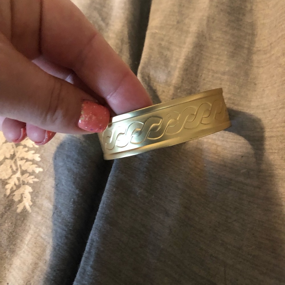 Bangle bracelet